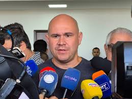 Corte de insalubridade na saúde de Cuiabá gera tensão; prefeito promete compensação