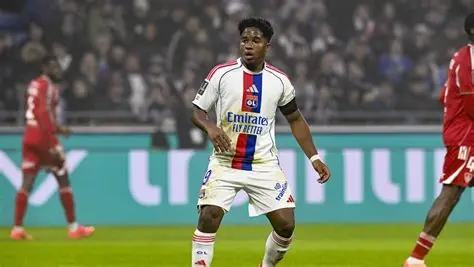 atacante endrick vive momento de instabilidade no lyon