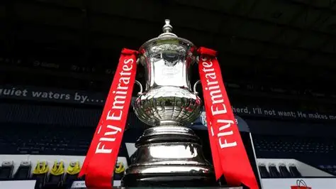 semifinais da copa da inglaterra agitam torcedores em primavera do leste