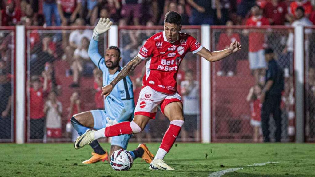 jovem talento do futebol brilha em clássico da série b