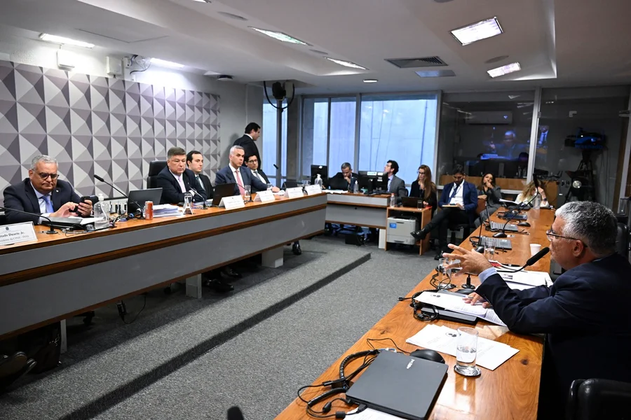 Entenda Como o Clima Político em Brasília Pode Afetar o Andamento de Pautas no Inss