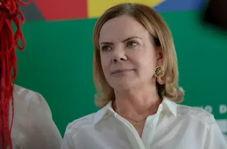 Gleisi sobre ataques de Trump ao papa Leão XIV: “Ofensas intoleráveis” em destaque