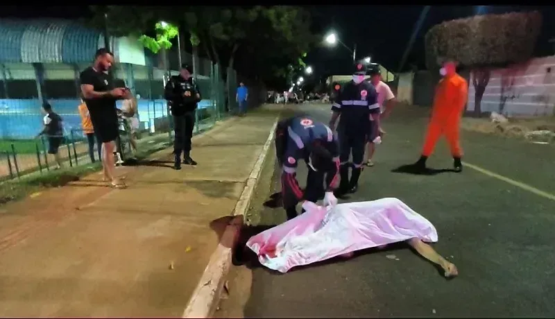 Motociclista morre após ser atingido por caminhonete em fuga em… e acende alerta em destaque