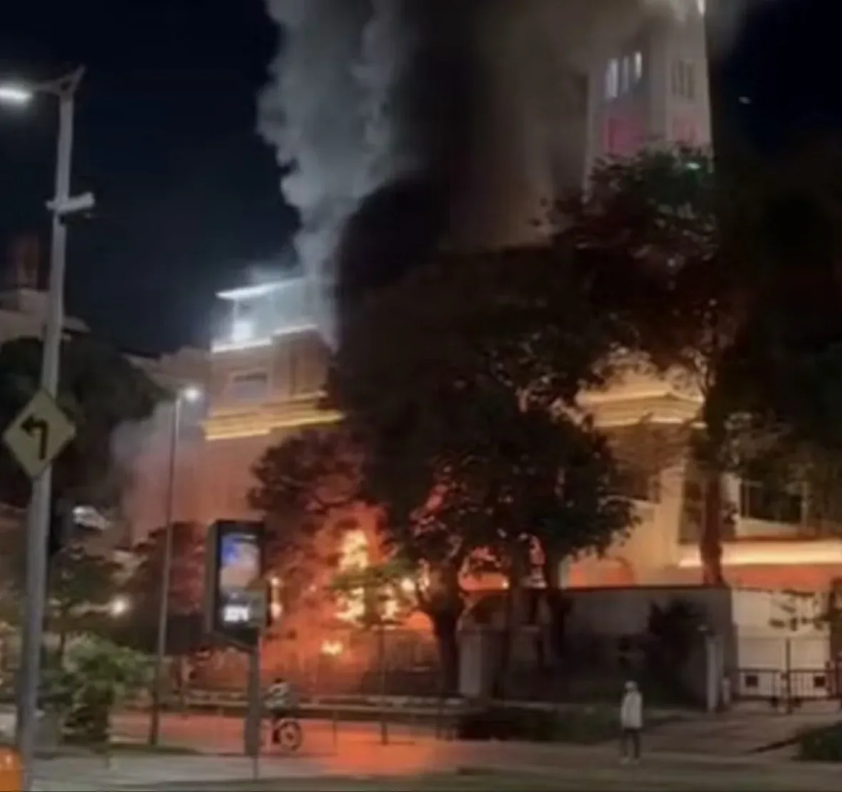 Grave incêndio atinge edifício Touring, palco do Rio… e levanta dúvidas práticas em destaque